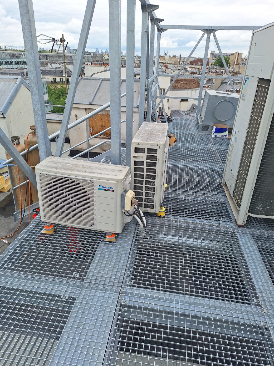 Système VRV Daikin sur toiture
